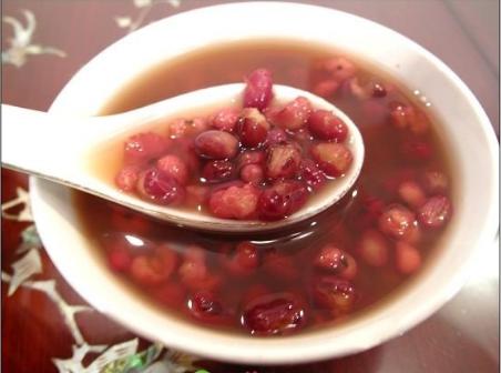 拔火罐出水泡是体内湿气重吗,拔火罐治疗湿气重一般多久能治好