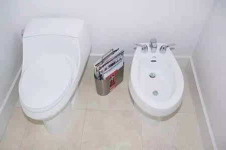 孕妇上厕所，该用蹲坑，还是坐便？最科学的，是采用第三种方式