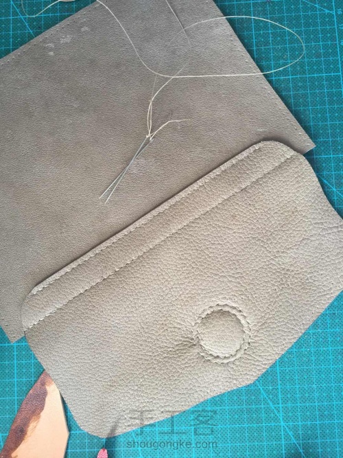 每个女孩子都要有个金锁,每个女孩都会带一个包吗