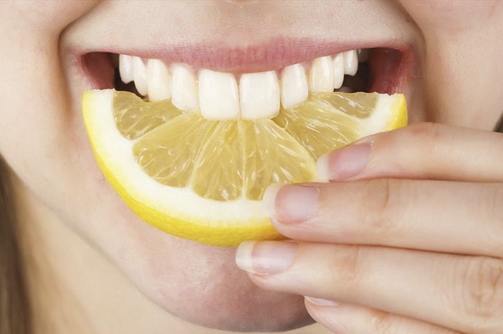 刷牙时电动牙刷和手动哪个更好,刷牙用电动牙刷好还是传统的好