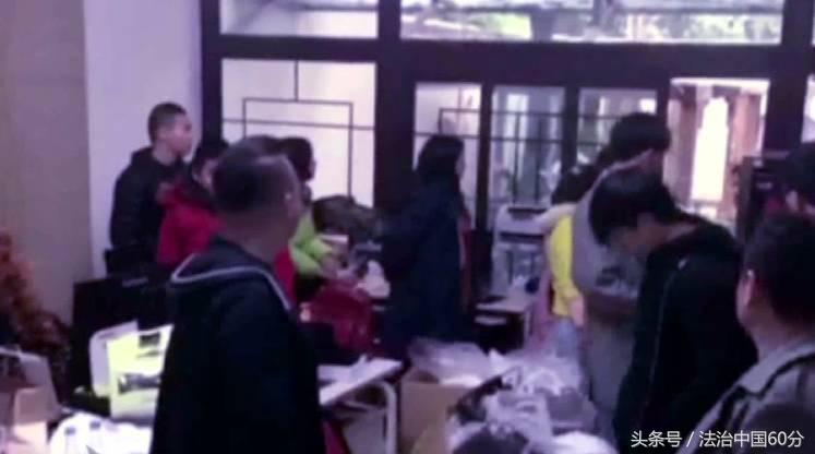 涉案超130万警方抓捕现场曝光 (警方抓获女诈骗犯现场)