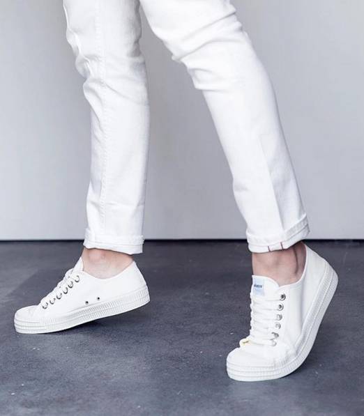 帆布鞋也能穿出女王风范,帆布鞋也能穿出高级感