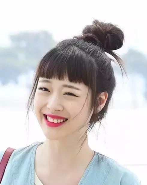 这样的丸子头绝对让你独一无二,从来不知道丸子头都可以这么好看