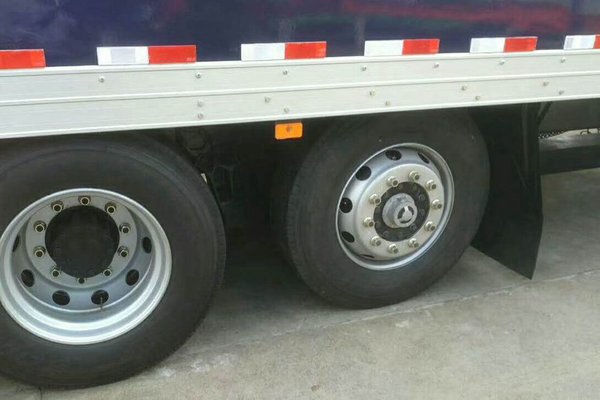 460马力+AMT+空气悬架天V中置轴亮相