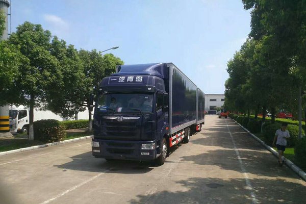 460马力+AMT+空气悬架天V中置轴亮相