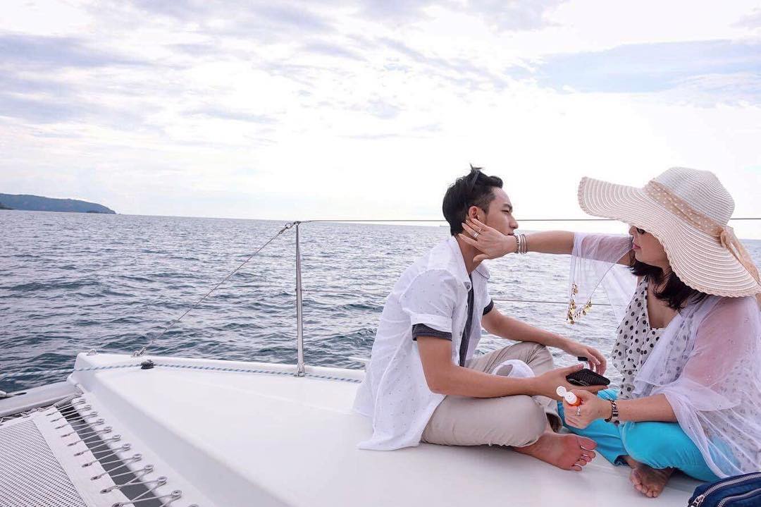 泰国母亲节，来看看泰星与母亲的有爱照片吧！