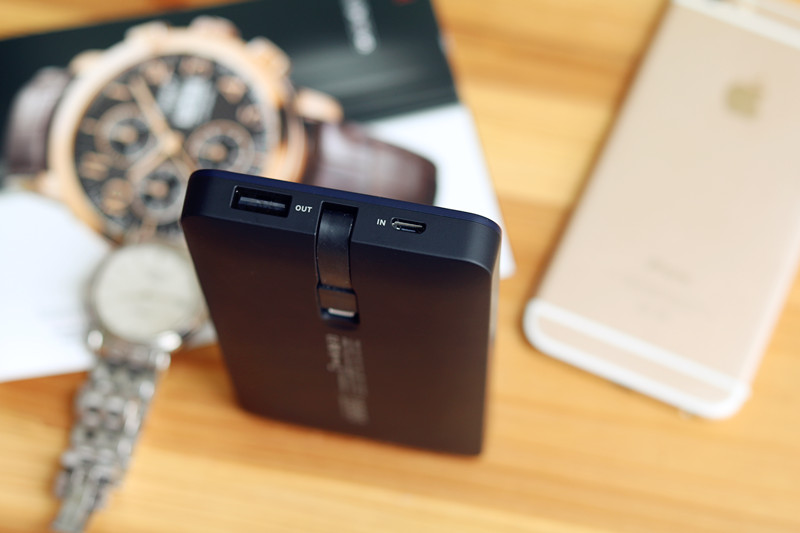 无线移动电源如何给苹果手机充电,苹果用充电宝充电不用官方数据线