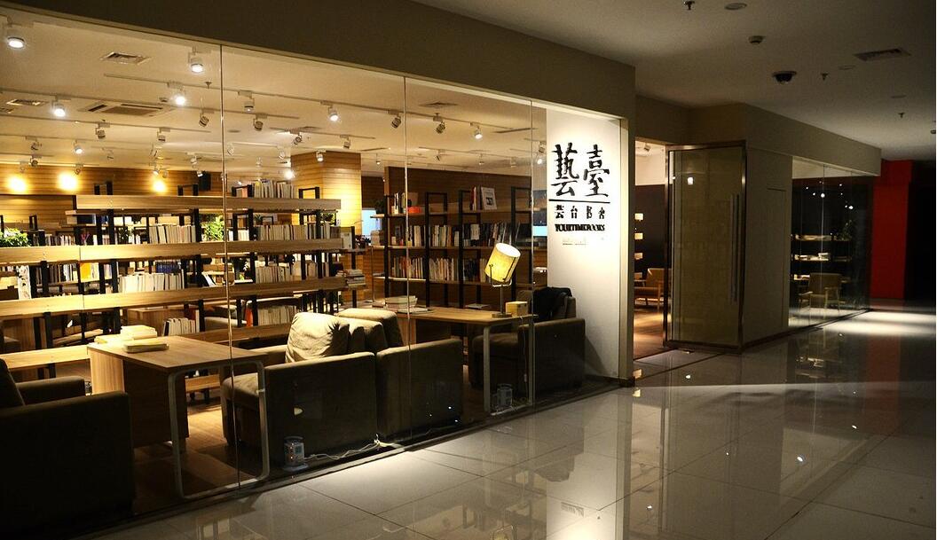 谁说大福州早就没人看书？超人气的“芸台”书店24小时不打烊！
