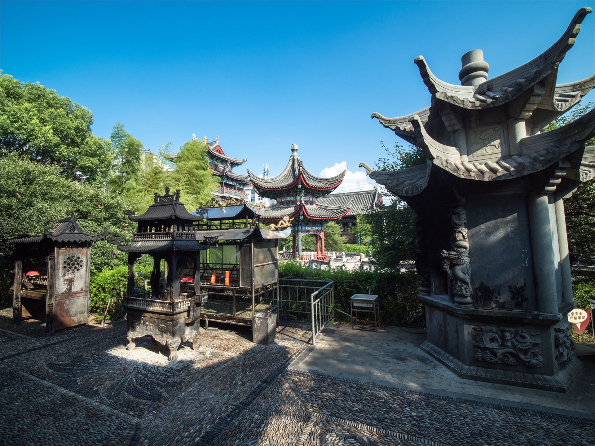 济公灵隐寺真实故居,灵隐寺离济公故居多远