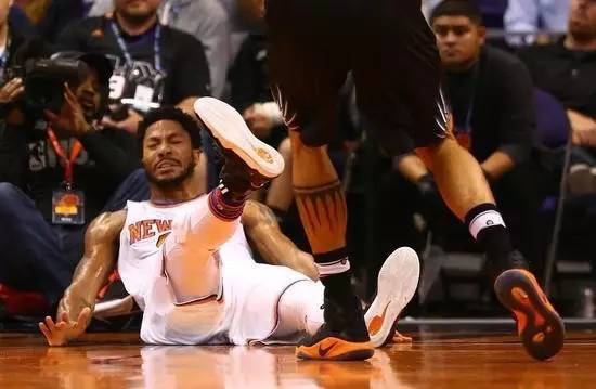 球场上感觉要抽筋如何缓解,打球太激烈小腿肌肉抽筋