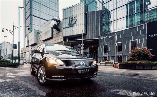 腾势改装有轨和无轨哪个好用,腾势变床车