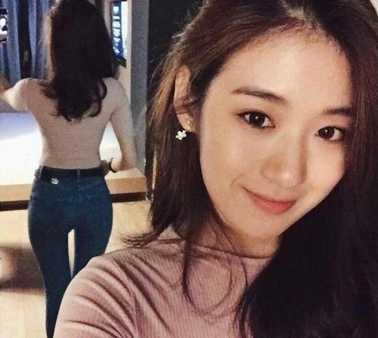 我想，把同桌地上的那个小东西拿过来我用