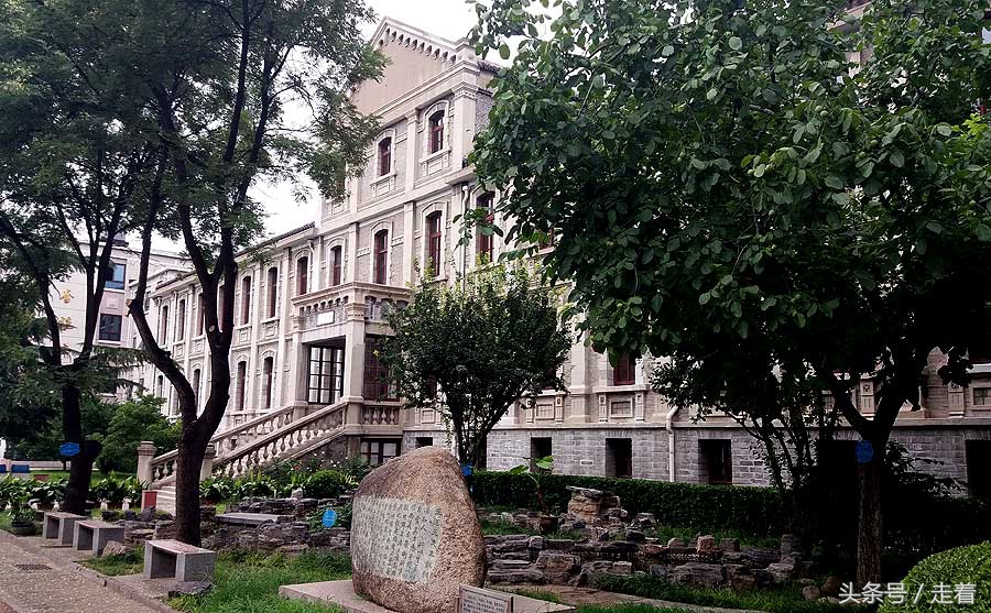 北京有个北海中学，今天归了四中，昨天也曾是有故事的地方