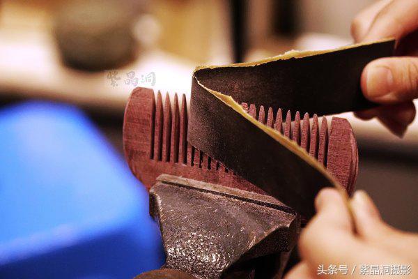 我们是谁？游客！我们做啥？木工！怎么做？打酱油！