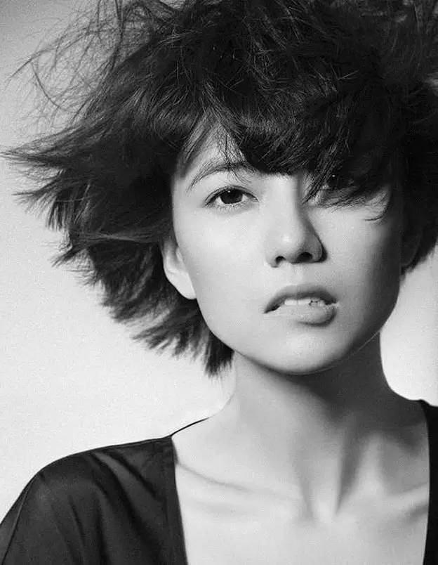 高圆圆被杂志小编黑了!看了照片我的嫉妒心好多了。。