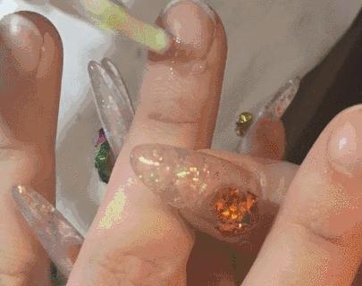 为什么剪指甲指甲会乱飞,剪指甲的时候指甲飞到鼻孔里