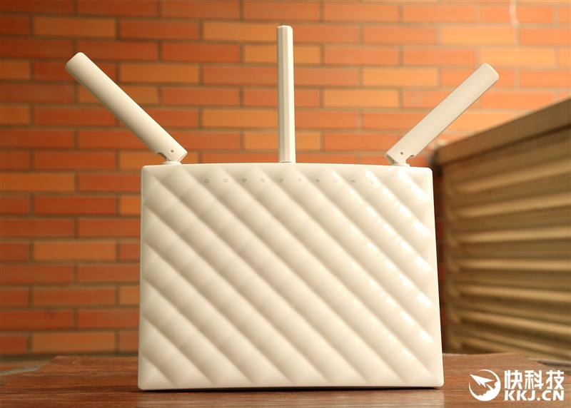 双频千兆ac1900,双频千兆无线路由器ac1200