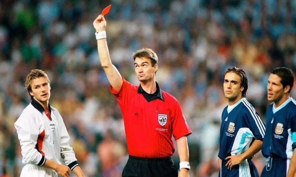 那些无时无刻不在努力练习跳水的足球巨星们