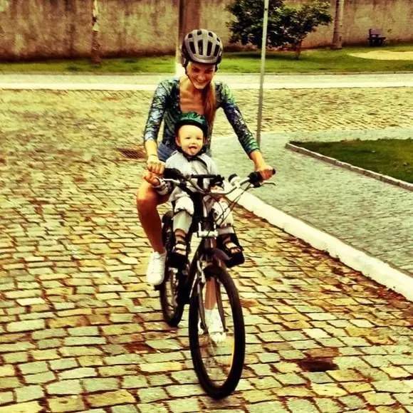 明星为了躲避狗仔都用了哪些绝招,为了躲狗仔的明星有哪些