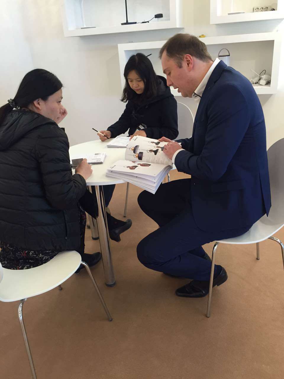 名仕达亮相德国克福国际灯饰展：艺术与优雅的融汇