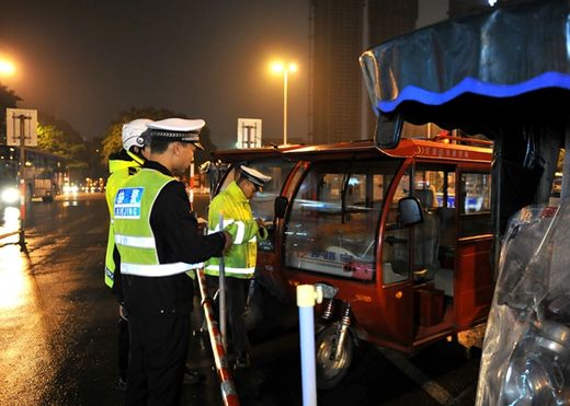 柳州运管查非法营运,柳州严查电动三轮车