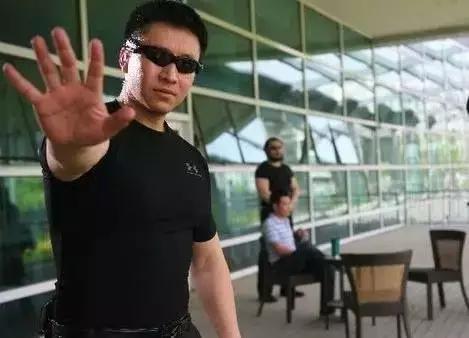 他花42欧元和C罗做邻居，你觉得咱得花多少年？