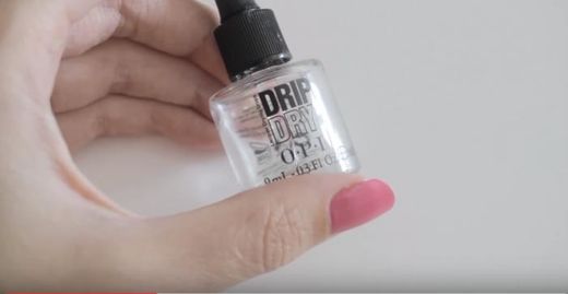 指甲油最快干的方法,如何让指甲油快速干起来