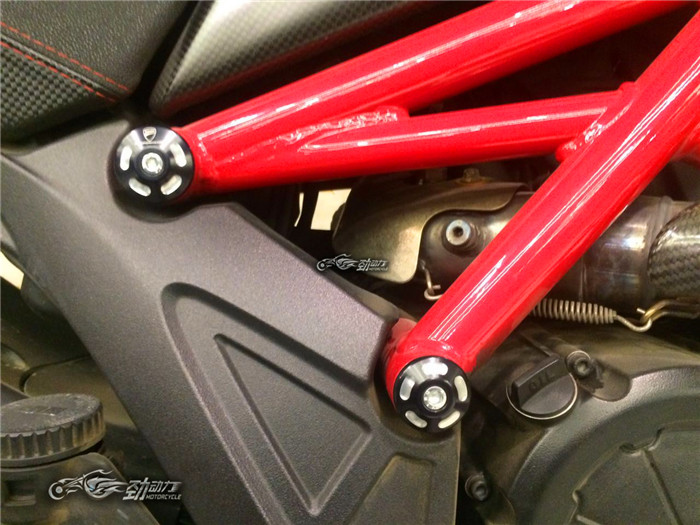 杜卡迪大魔鬼碳纤版怎么调时间,16款杜卡迪大魔鬼碳纤