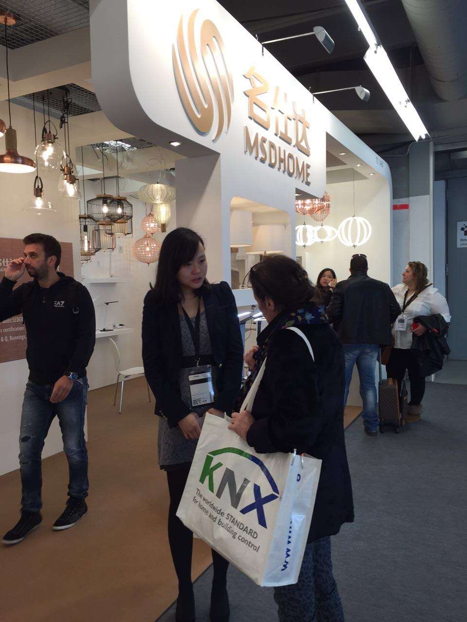 名仕达亮相德国克福国际灯饰展：艺术与优雅的融汇