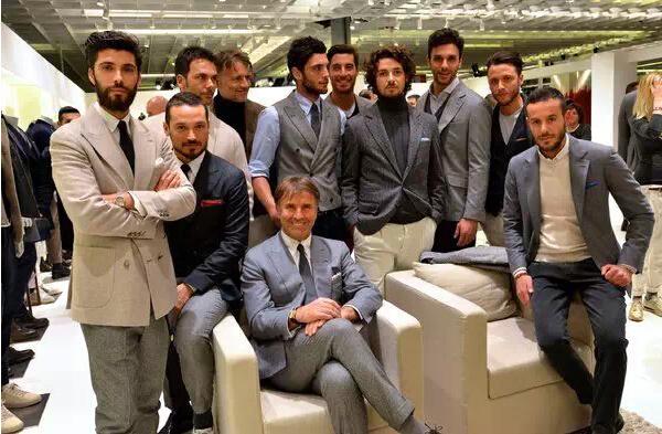 怎么才是真正的自恋狂,什么是自恋如何摆脱自恋狂