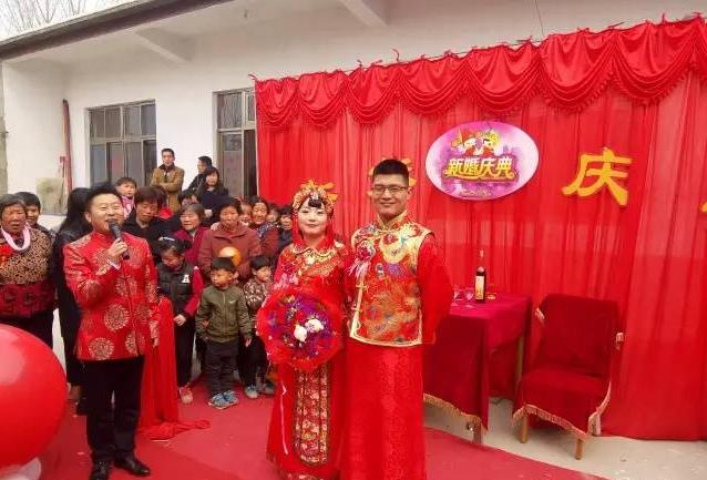 东阿小伙结婚,淮南小伙骑自行车接亲