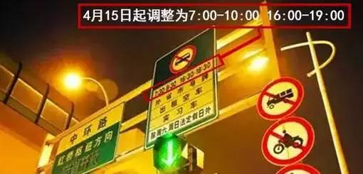 20分钟查获17起外牌车高峰时段“扎堆”占道违停等候上高架！