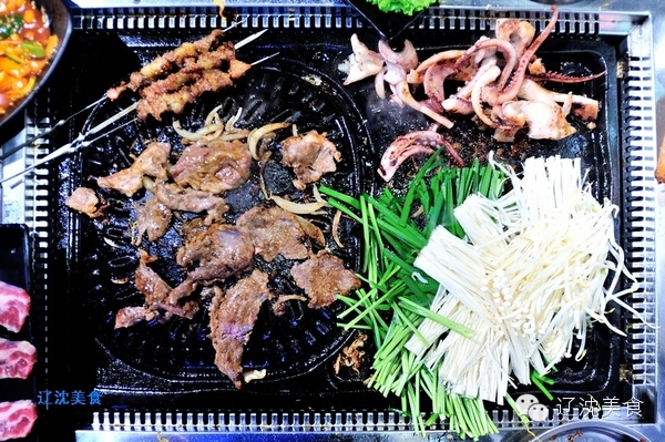 山东小伙创建了”烧+烤“新模式，玩活沈阳长白社区小餐饮