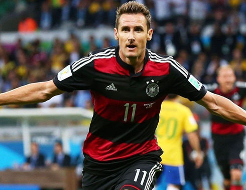 他瓦匠出生，天赋被大罗完爆，却靠伟大人品登顶世界杯第一人