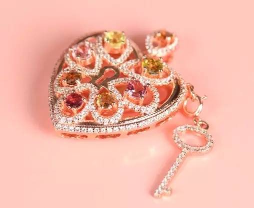 为什么人家送块铁都能博得欢心，而你掏个肾还会被她嫌弃？