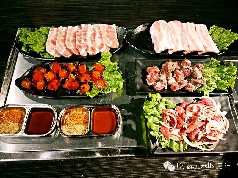 滋滋烤肉香、最毕胖猪蹄，长白釜家烧+烤店已经燃爆朋友圈！免费试吃你来不？