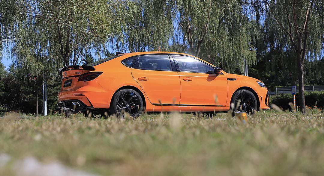 名爵mg6pro实际跑山路,名爵mg6pro豪华版都有点什么配置