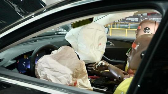 红旗h5如何区分国五车,三车连碰