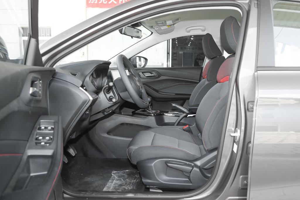 新款名爵5入门版车型上市,名爵5这款轿跑国产车型