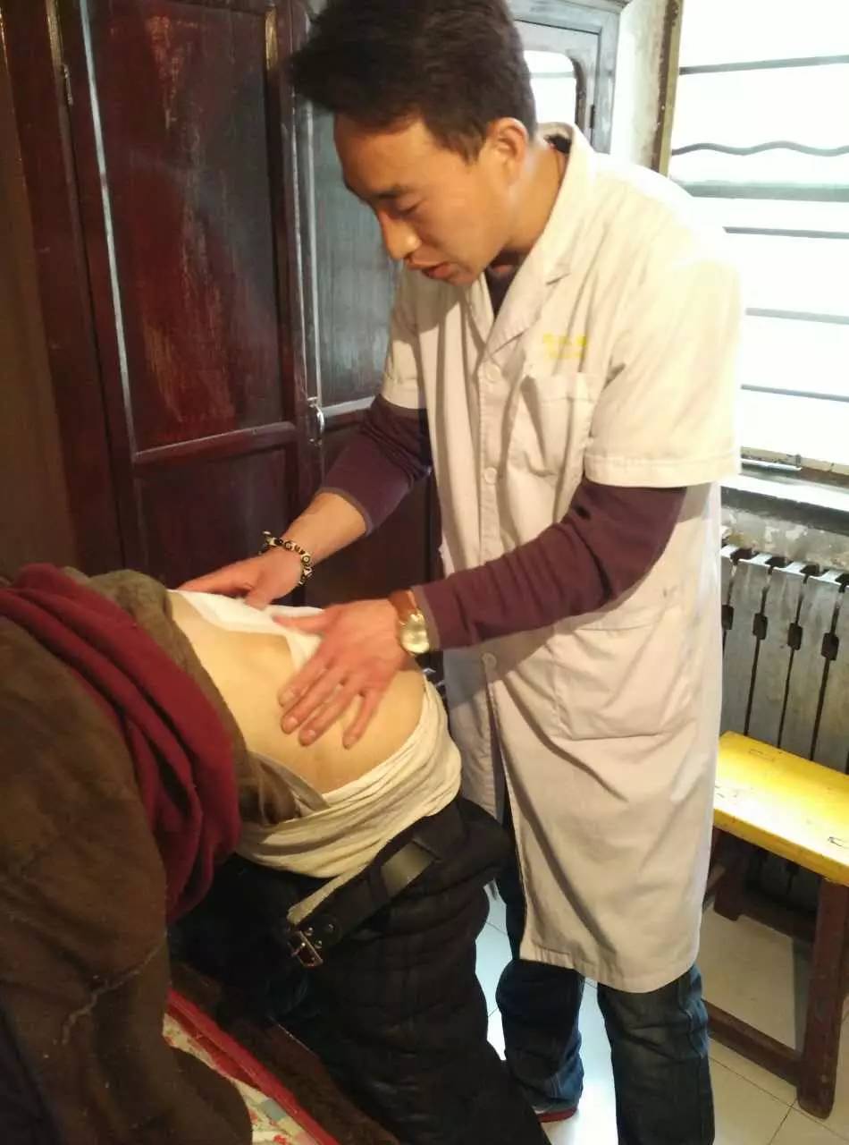 一对相濡以沫的老人相关的图片,相濡以沫的一对老人