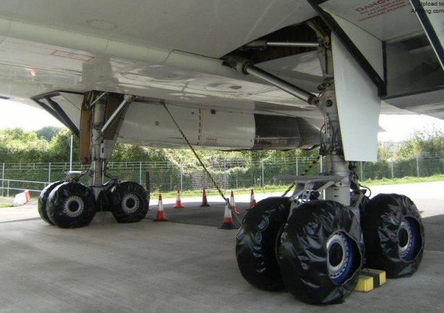 它运营超25万小时后退役号称超所有军机总超音速飞行时间