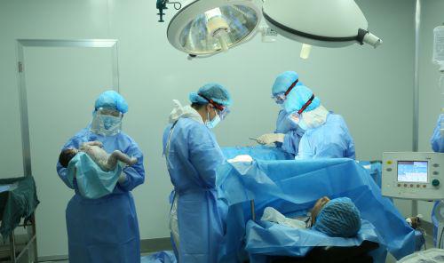 生孩子打催产针羊水破了,孕妇破羊水打催产针