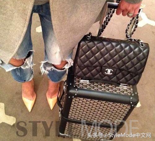 明星机场行李箱颜色,明星出门必备的行李包