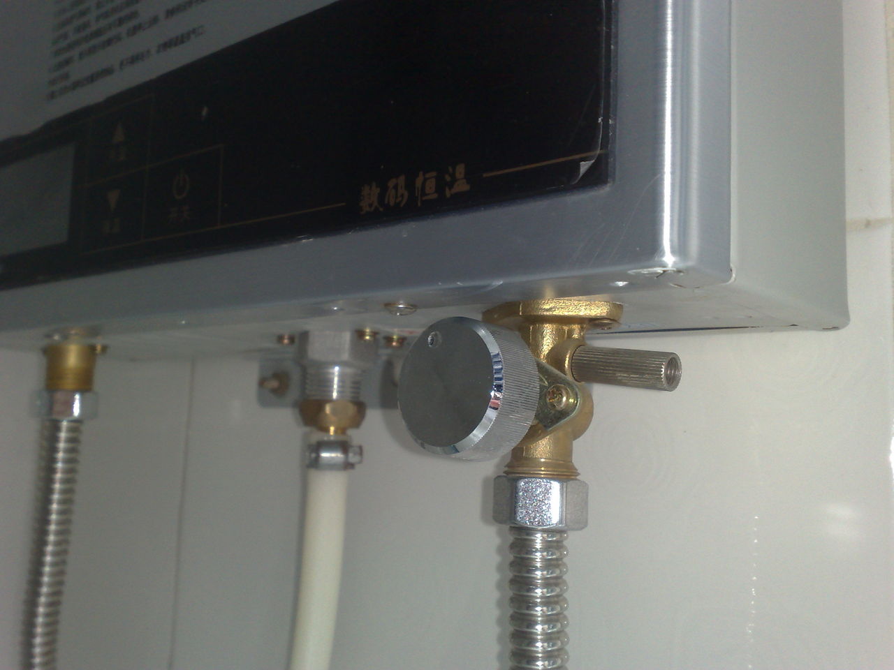 燃气热水器怎么水忽冷忽热,燃气热水器水忽冷忽热怎么回事