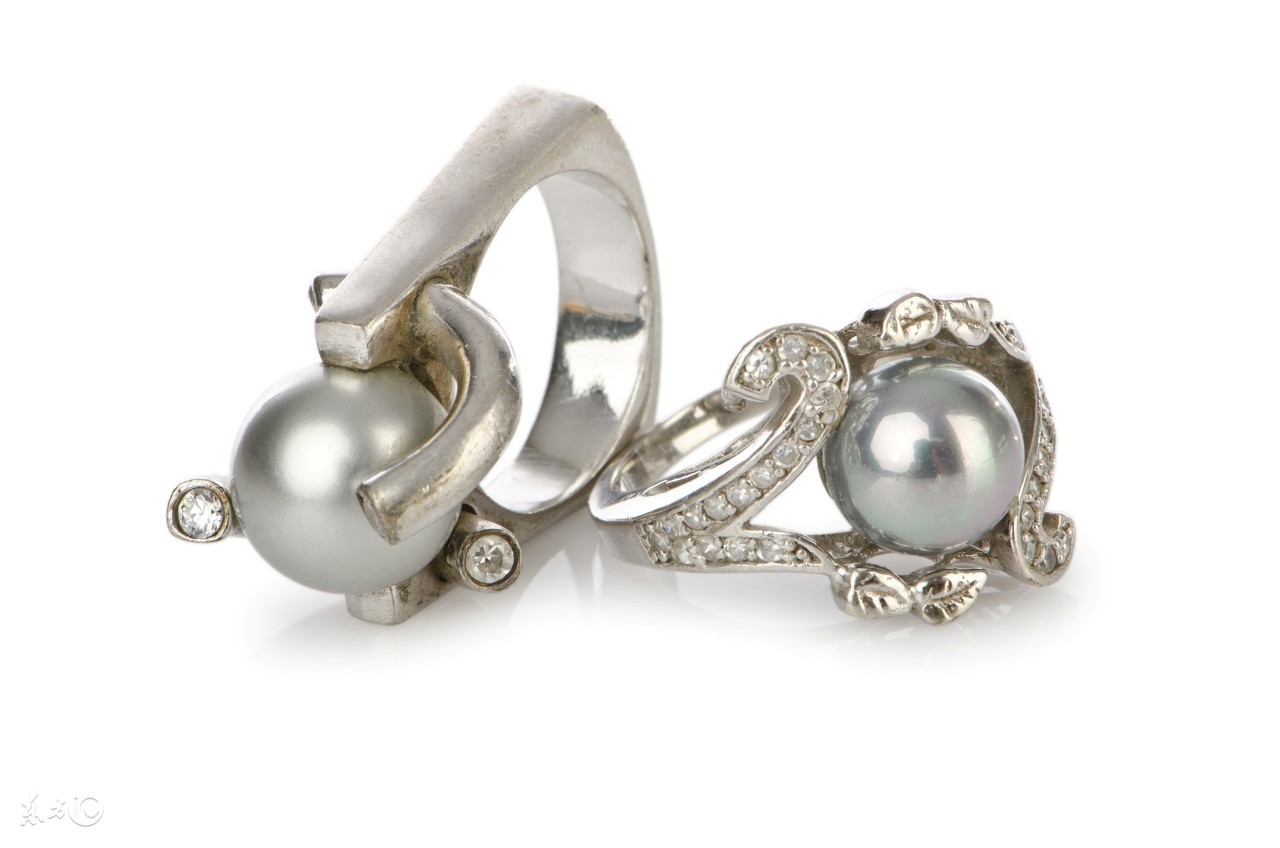 银饰变黑用漂白液可以吗,银饰变黑是因为身体不好吗