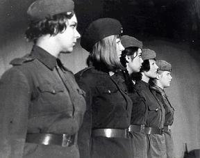 苏联女兵打仗,战争时期日军女兵为何穿裙子