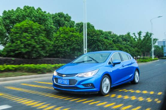 18科鲁兹和思域,两厢思域和两厢昂克赛拉怎么选