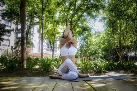 瑜伽成人班学费多少钱一个月,练习瑜伽学费多少钱一个月