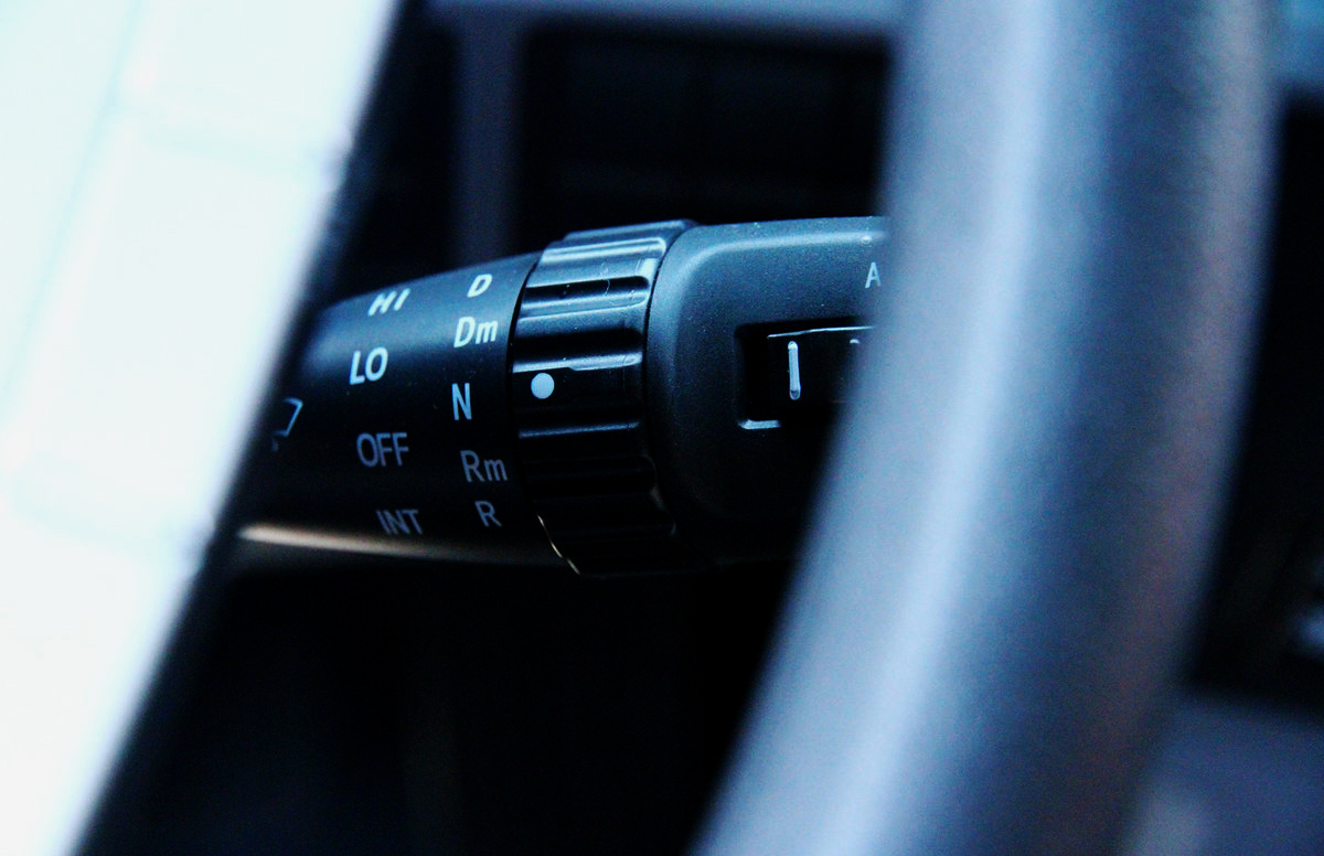 美式长头卡车怎么有两个挡杆,美国卡车是两个挡如何操作