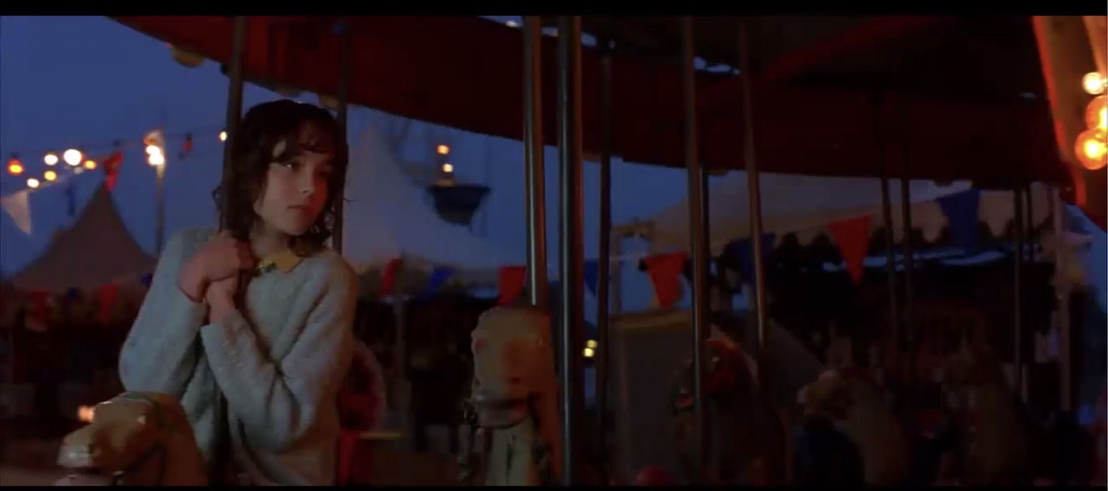 人性的丑恶在此刻一览无遗,人性是扭曲的不忍直视的